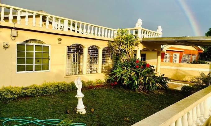 Portmore House | Portmore Havens Entire Guest House 1 bedroom
