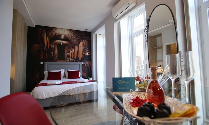Santa Marinha Apartment | Porto Views & Wines I by Porto City Hosts