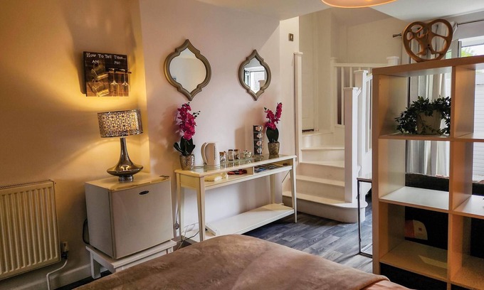 Bishopston Apartment | Portway Nook - 1 Bedroom Studio - Bishopston