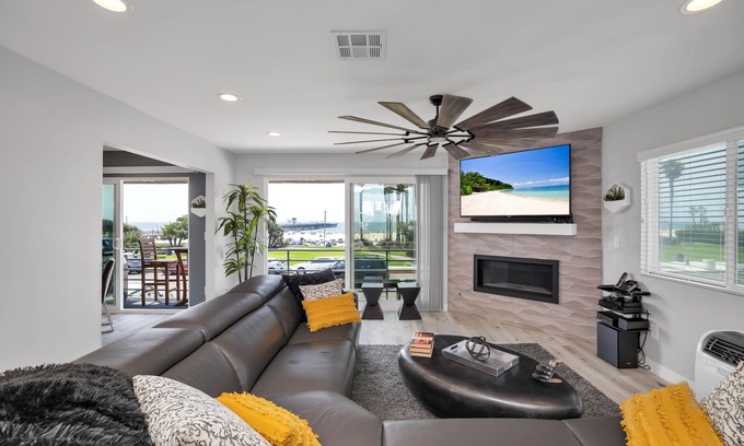 Old Towne Condo | POSH BEACH CONDO, INCREDIBLE OCEAN VIEWS, 3 Bed/2 Bath in Eclectic Seal Beach