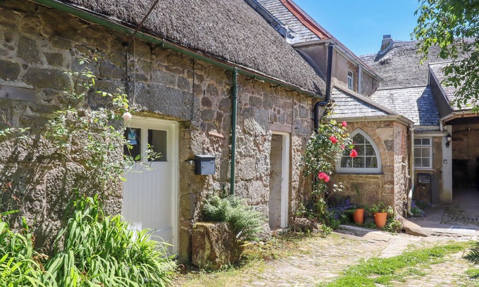 Sticklepath House | POST BOX COTTAGE, pet friendly, character holiday cottage in Chagford