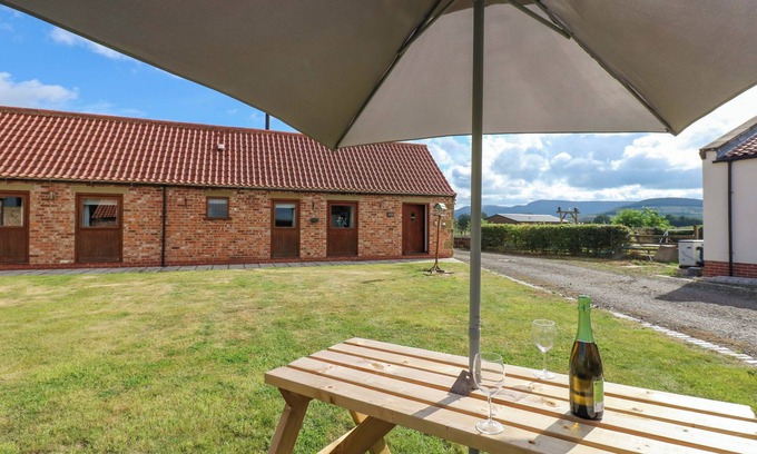Potto Cottage | POTTOWE COTTAGE, pet friendly, character holiday cottage in Stokesley