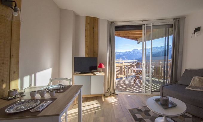 Pra Loup Apartment | Pra loup 1600 T2 with bedroom and terrace panoramic view 50 m from the slopes