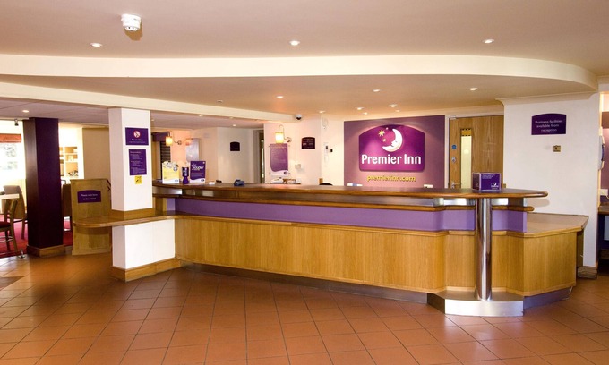 Hall Green Hotel | Premier Inn Birmingham Hall Green