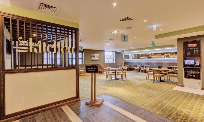 Horsham Hotel | Premier Inn Horsham Town Centre