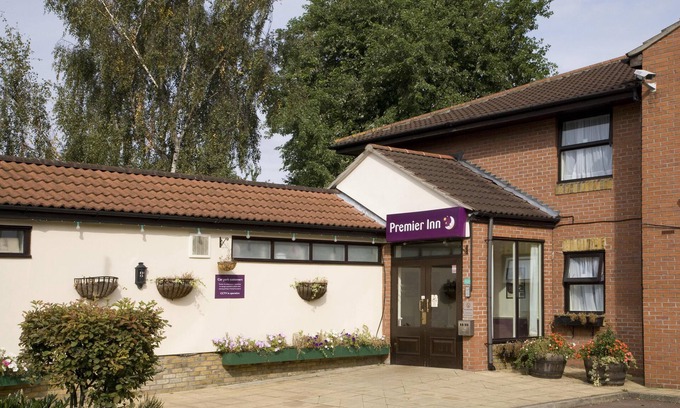 Havering Hotel | Premier Inn London Romford West
