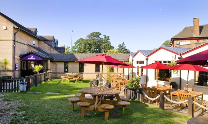 Northampton Hotel | Premier Inn Northampton South - Wootton