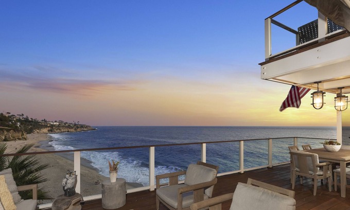 South Laguna House | Premier oceanfront residence, the perfect layout for a relaxed seaside escape.