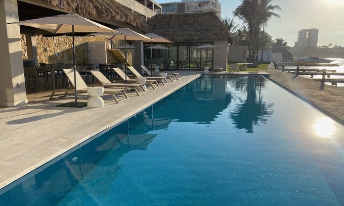 Boca del Rio Apartment | Premium 2-BED/2-BTHR Aprt with AC, WiFi, 3 pools, in fabulous Playas del Conchal