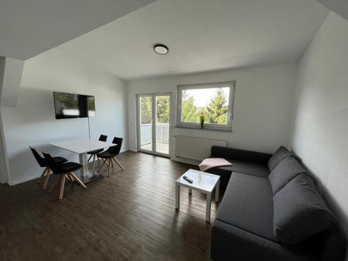 Wasseralfingen Apartment | Premium Apartment 75qm 3 Zimmer Küche, Balkon, Smart TV, WiFi