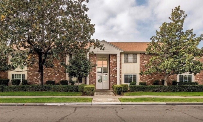 Raisin Condo | Premium Cozy Condo - 5 min walk to Fig Garden Village