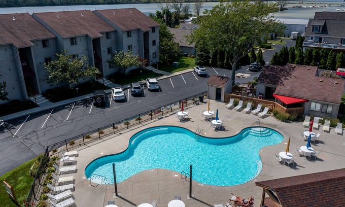 Port Clinton Condo | Premium Penthouse Condo, easy walk to jet express, Docks beach house & downtown