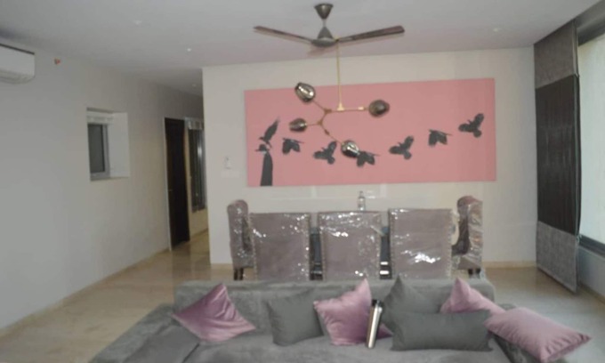 Malad East House | Premium Pool View in Esquire - Oberoi Garden City