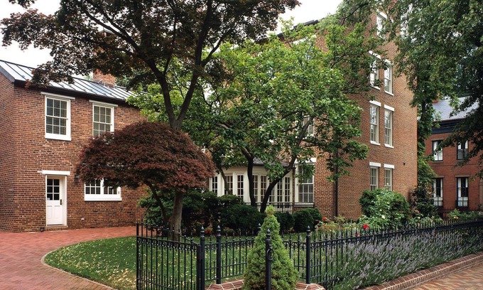 Historic District House | Prestigious Historic Annapolis home, parking for 5 cars, walk to everything!