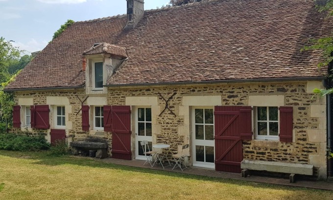 Diges House | Pretty country house with large garden