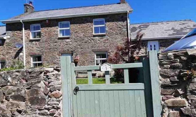 Neyland House | Pretty Neyland Cottage central to all attractions