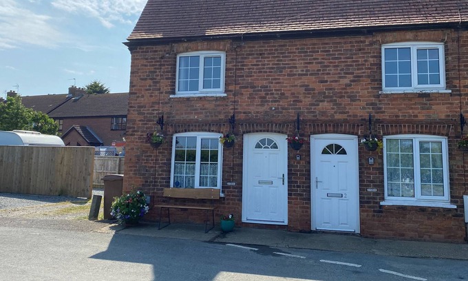 Seaton Cottage | PRETTY VIEW COTTAGE, family friendly, with open fire in Hornsea