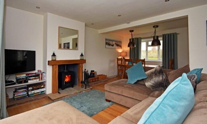 Beadnell Cabin | PRIMA COTTAGE, pet friendly, country holiday cottage in Beadnell