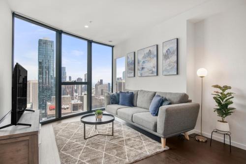 Melbourne Central Business District Apartment | Prime 2BR Apt Panoramic City Views, Pool & Gym