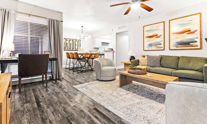 Arlington Apartment | Prime Arlington, ATT/Globe Stadium, Six Flags, World Cup, Free Parking Location