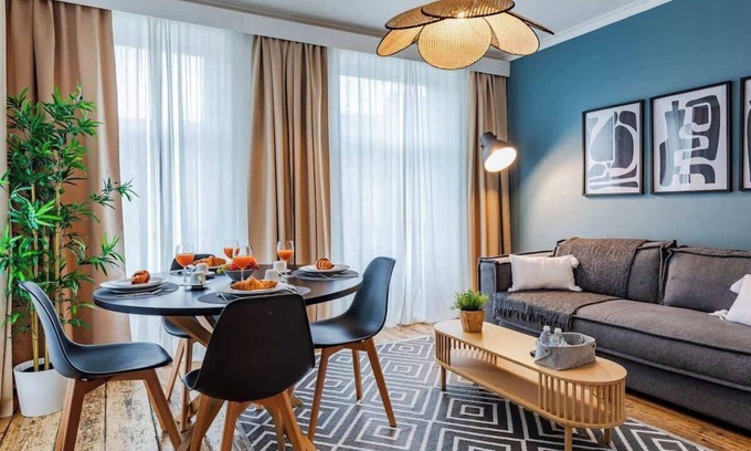 Lower Town Apartment | Prime Flat at Grand Place