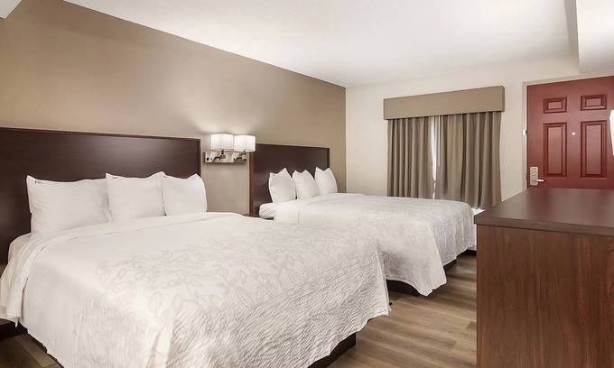 Erie Hotel | Prime Location! 2 Relaxing Units, Free Parking, Pet-Friendly Property