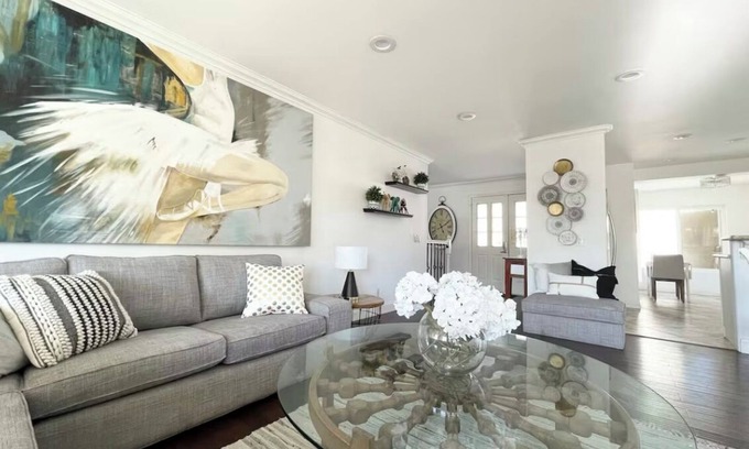 Laguna Hills Condo | Prime Location! 3BR, 10 Min to Beach, 5 Min to Irvine – Walk to Pool & Courts