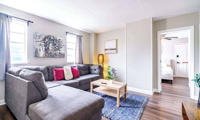 Victorian Village Apartment | PRIME Location - Parking Free - Over 4,500 Reviews