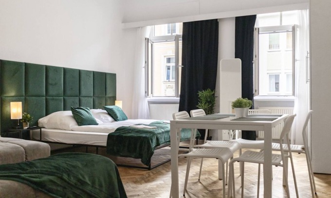 Ottakring Apartment | Prime Location & Peaceful room w/Backyard