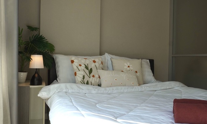 Chiang Mai Apartment | Prime Location, Poolside Apt Next to Central Mall