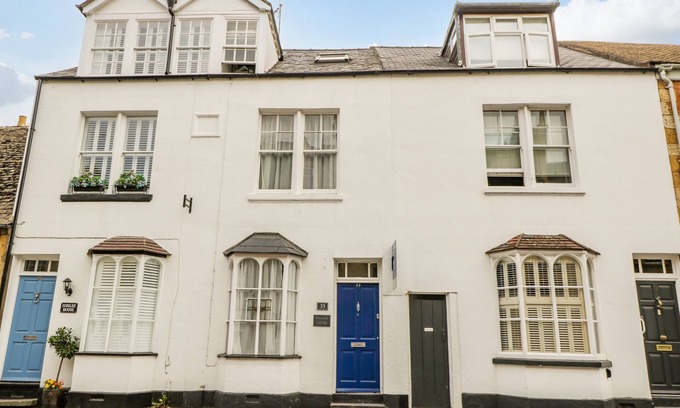 Winchcombe House | PRIMROSE COTTAGE, pet friendly, with a garden in Winchcombe