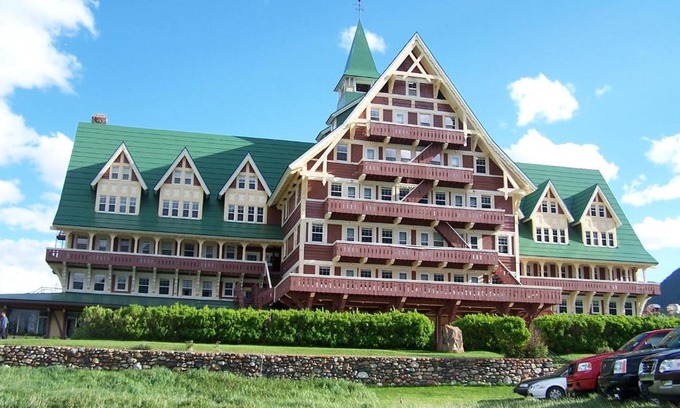 Waterton Park Hotel | Prince of Wales Hotel