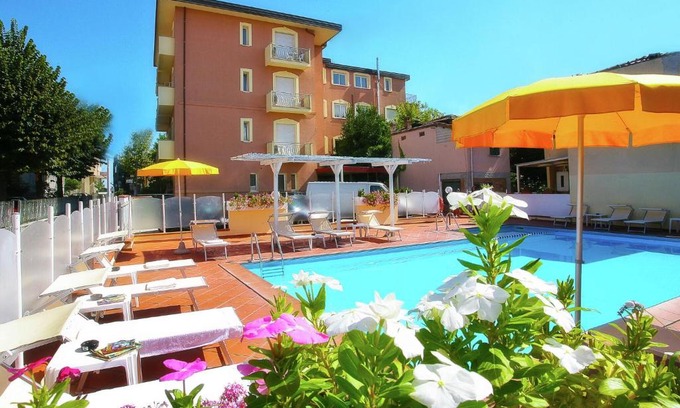 Torre Pedrera Apartment | Princely Apartment in Torre Pedrera with Swimming Pool