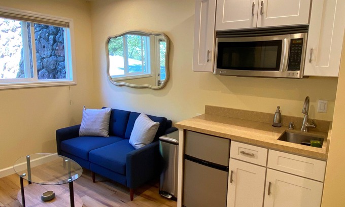 Bayside Acres Apartment | Pristine Studio—Walk to SF Bay & State Park! With A/C!