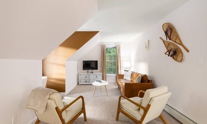 Woodstock Apartment | Private 1BD in Heart of White Mtns: Balcony, River Access, Full Kitchen & More