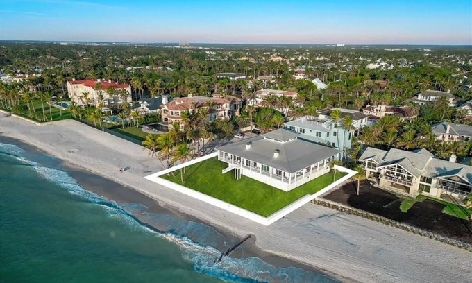 Port Royal House | Private Beach Oceanfront Mansion in Luxurious Naples Spacious 5-bedroom Palms
