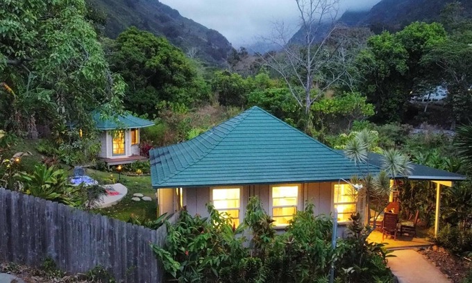 Wailuku Heights Cottage | PRIVATE COTTAGE/GAZEBO WITH HOTTUB