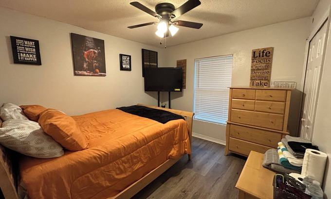 Jacksonville Bed & Breakfast | Private Cozy Comfortable Guest Room in pool home.