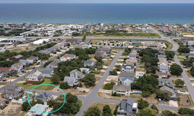 Kitty Hawk House | Private efficiency close to the beach & bay! Great for couples. Dog-friendly.