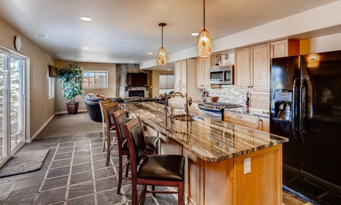 Castle Rock Apartment | Private entry "mother in law" apt
