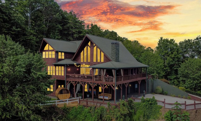 Helen House | Private estate w/hot tub, sauna, game room, theater, pickleball & epic views