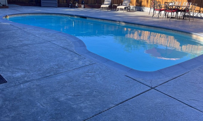 Kenwood House | Private family friendly kenwood charmer with pool
