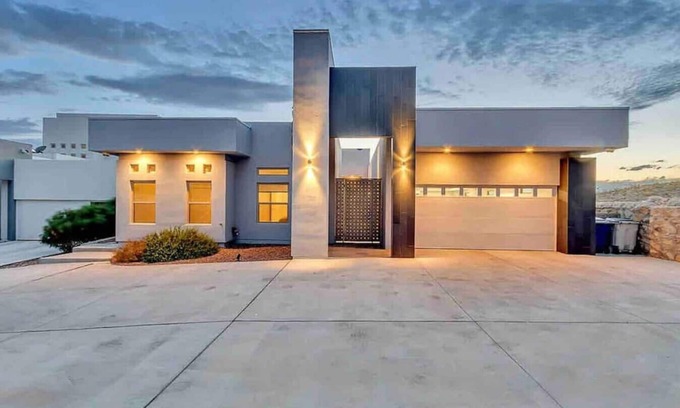 El Paso House | Private Franklin Hills Retreat