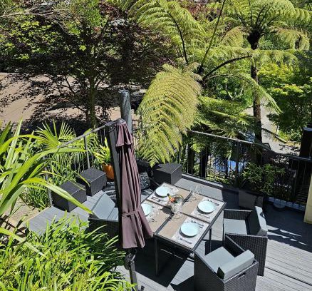 Picton House | Private Getaway for 2 Surrounded by Native Bush