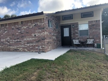 Brushy Creek House | Private guest house on 3 hectares