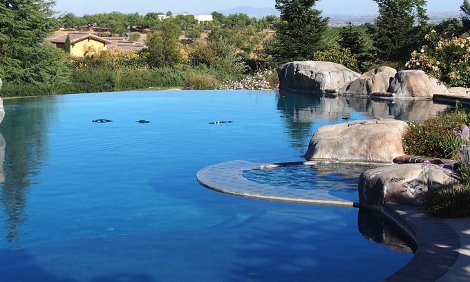 Paso Robles House | Private Guest House, Sleeps 6, Infinity Pool, Jacuzzi, Pet-Friendly, Wineries