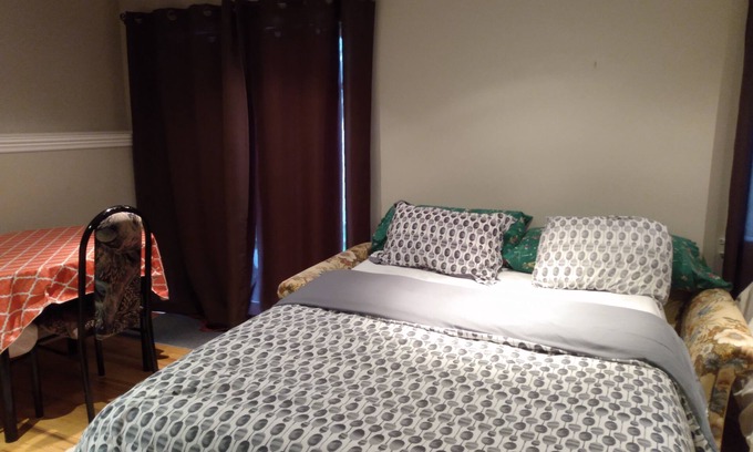 Kitchener House | Private Guest Suite for 2 with Separate Entrance, Kitchen and Bathroom