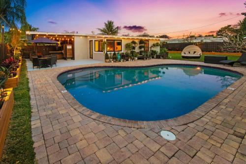 Pompano Beach Villa | Private Heated Pool Oasis Pet-Friendly Retreat Short or long Stays Sleeps 2-8 Ppl