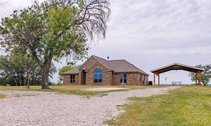Brownwood House | Private Home With Amazing Lake Views Just Minutes From Downtown Brownwood!