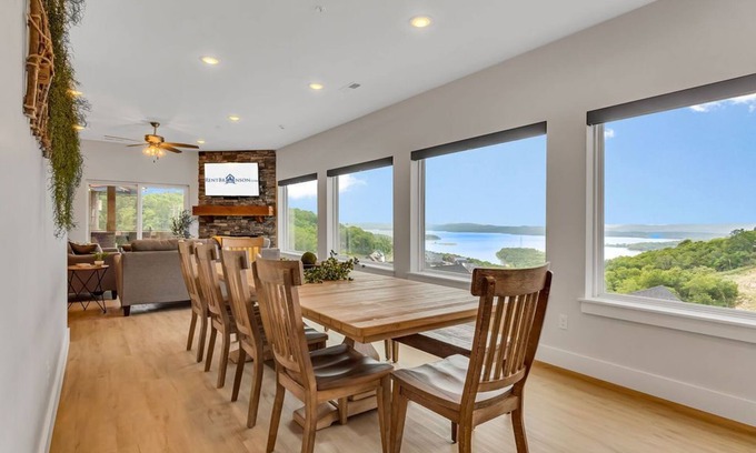 Table Rock House | Private Hot Tub-Lake View-Free Fun Worth $400 Daily-Community Indoor Pool